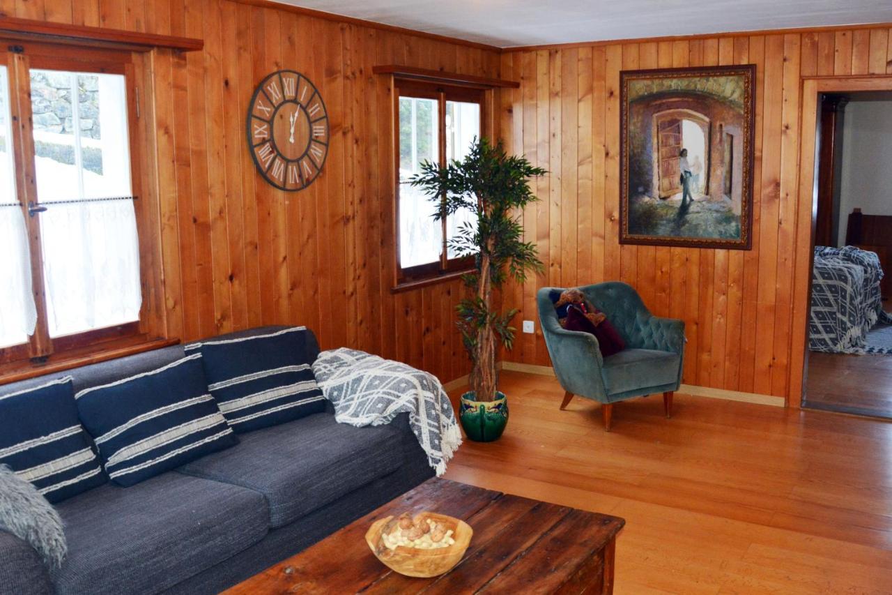 Alte Post Mit Geschichte Und Restaurant Apartment Tavanasa ภายนอก รูปภาพ