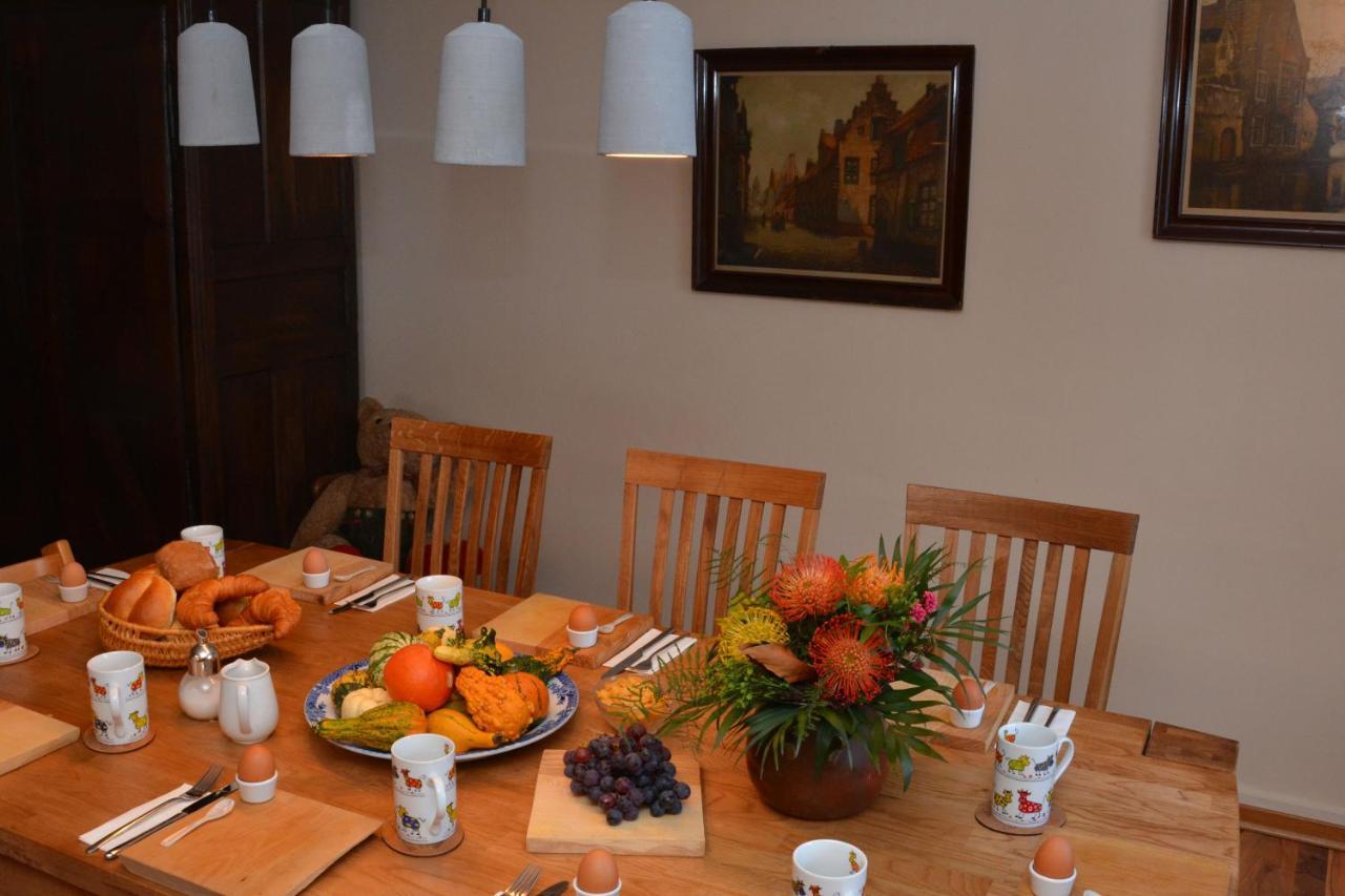 Alte Post Mit Geschichte Und Restaurant Apartment Tavanasa ภายนอก รูปภาพ
