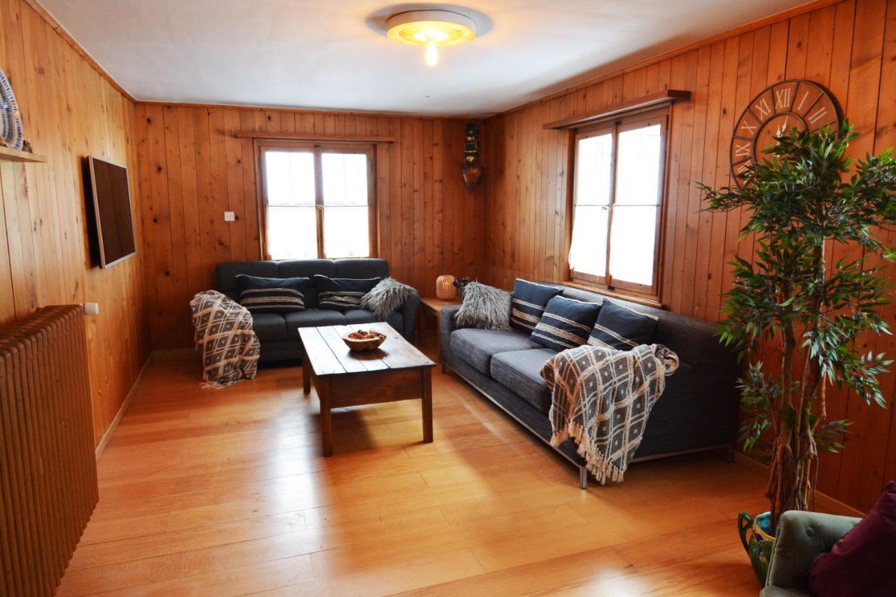 Alte Post Mit Geschichte Und Restaurant Apartment Tavanasa ภายนอก รูปภาพ