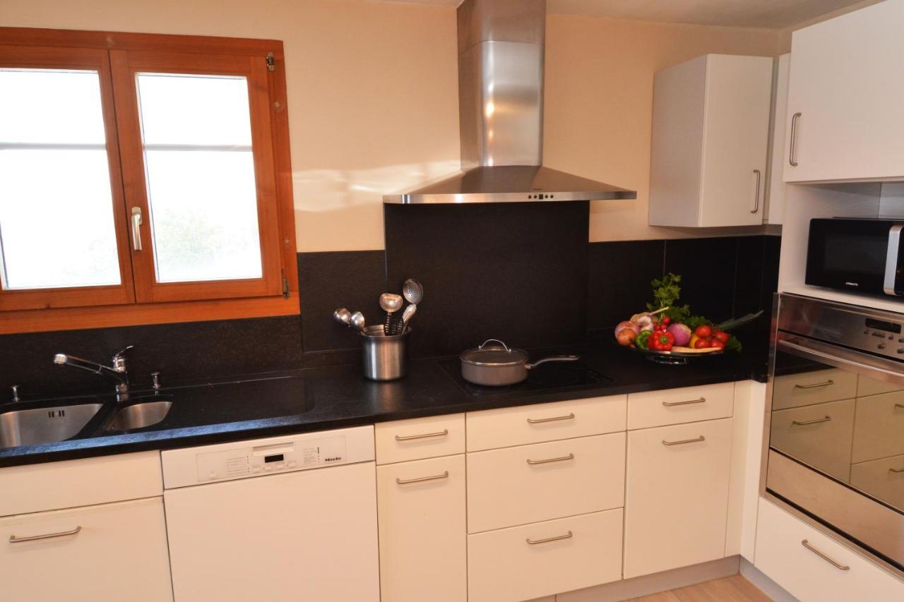 Alte Post Mit Geschichte Und Restaurant Apartment Tavanasa ภายนอก รูปภาพ