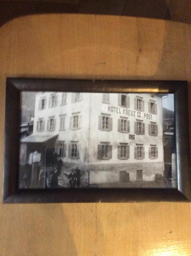 Alte Post Mit Geschichte Und Restaurant Apartment Tavanasa ภายนอก รูปภาพ