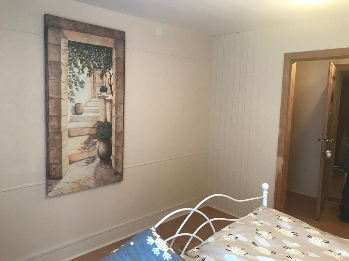 Alte Post Mit Geschichte Und Restaurant Apartment Tavanasa ภายนอก รูปภาพ