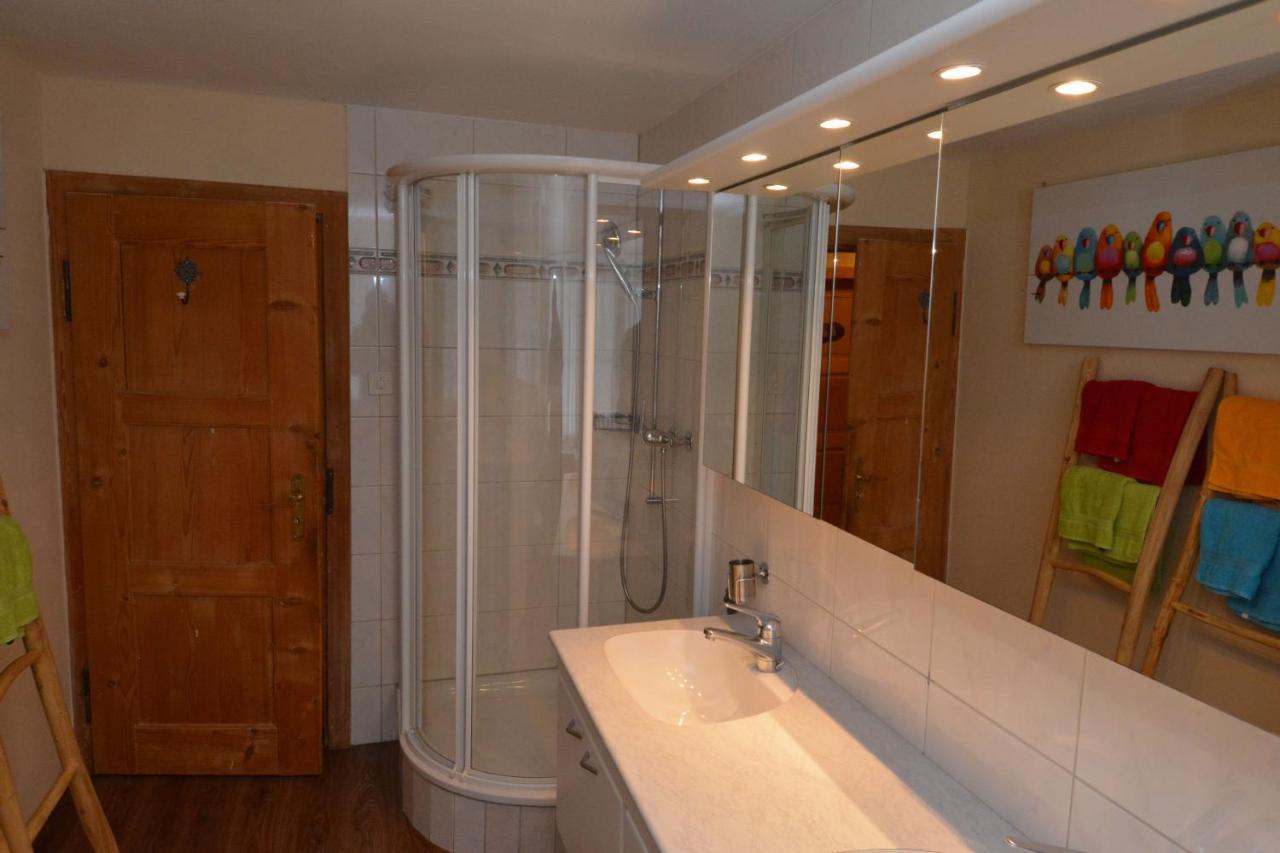 Alte Post Mit Geschichte Und Restaurant Apartment Tavanasa ภายนอก รูปภาพ