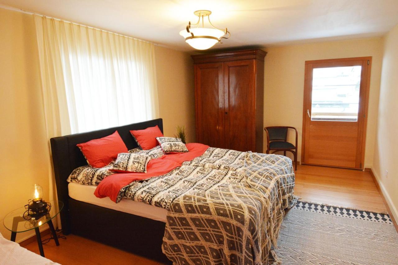 Alte Post Mit Geschichte Und Restaurant Apartment Tavanasa ภายนอก รูปภาพ