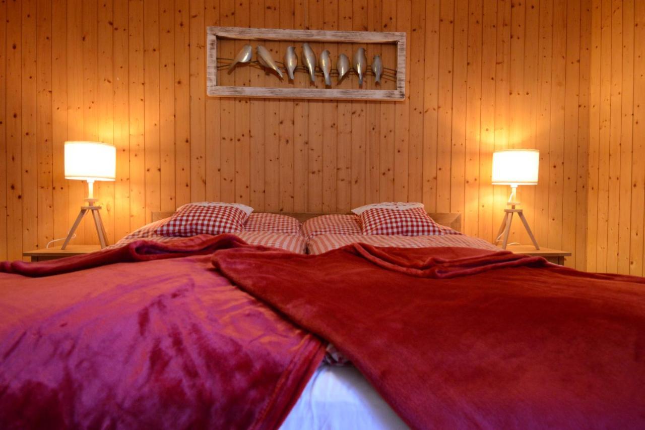 Alte Post Mit Geschichte Und Restaurant Apartment Tavanasa ภายนอก รูปภาพ