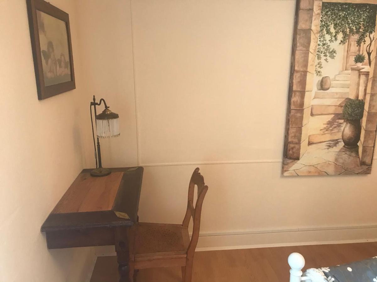 Alte Post Mit Geschichte Und Restaurant Apartment Tavanasa ภายนอก รูปภาพ