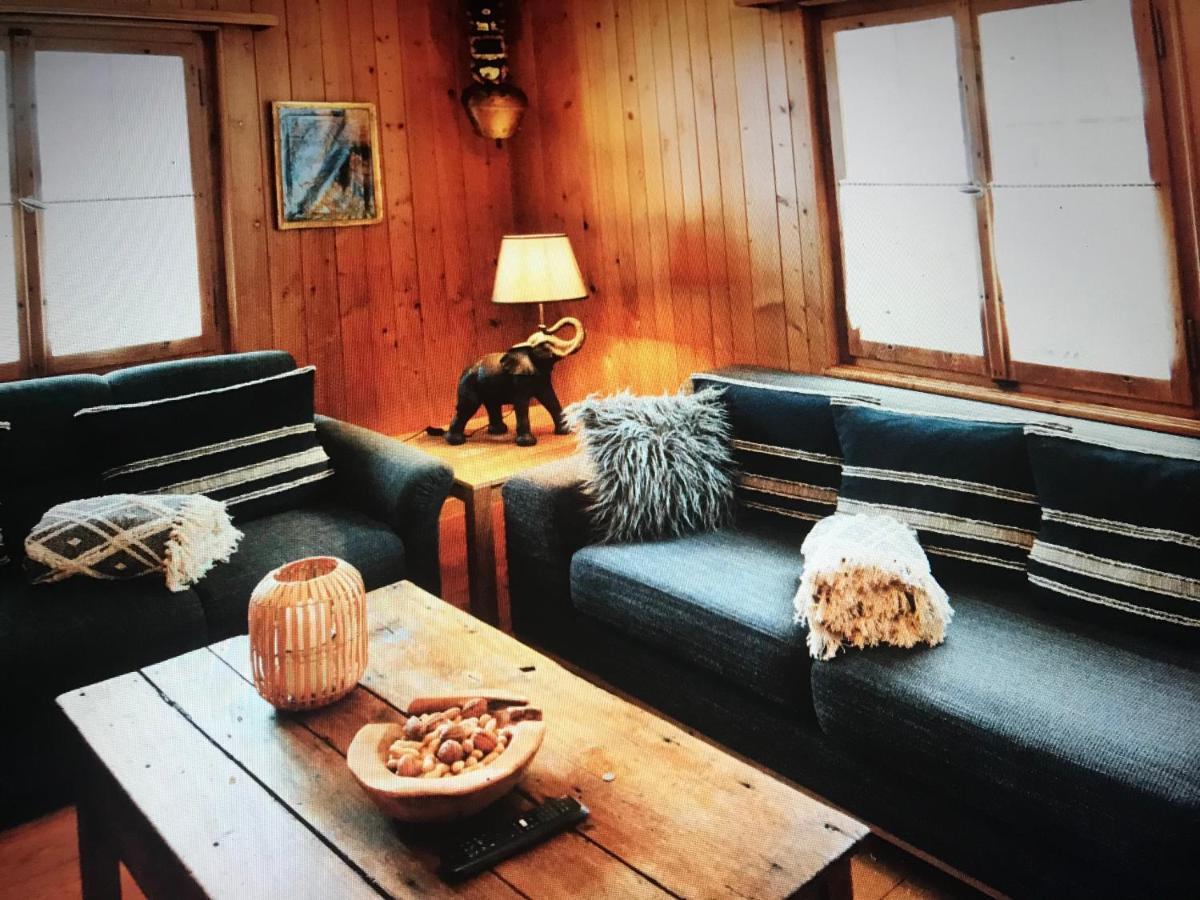 Alte Post Mit Geschichte Und Restaurant Apartment Tavanasa ภายนอก รูปภาพ