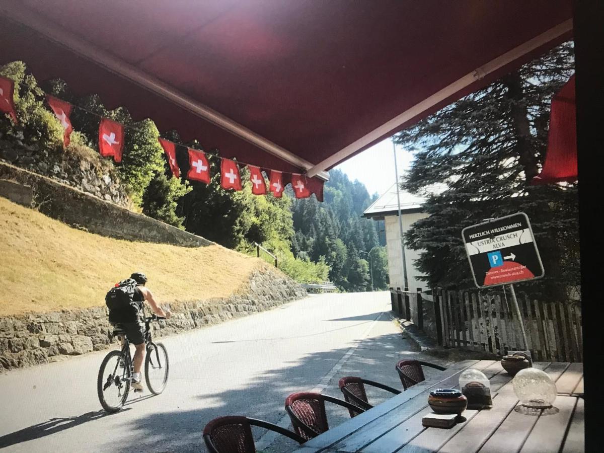 Alte Post Mit Geschichte Und Restaurant Apartment Tavanasa ภายนอก รูปภาพ