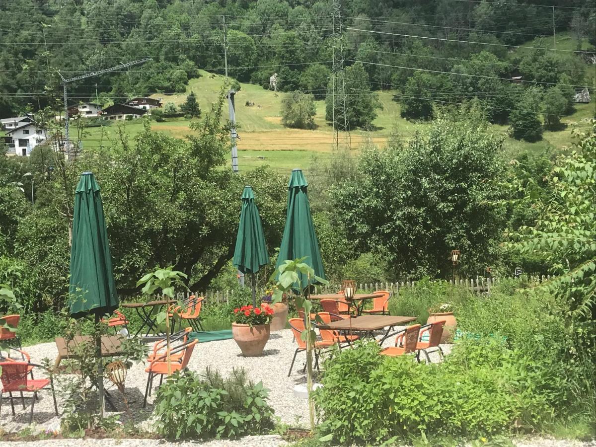 Alte Post Mit Geschichte Und Restaurant Apartment Tavanasa ภายนอก รูปภาพ